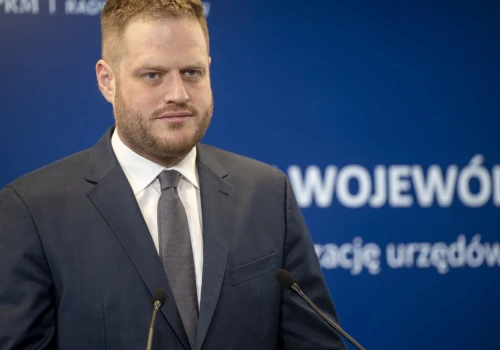 Poseł wyniósł dokumenty z MS. Resort i Służba Więzienna zawiadamiają prokuraturę