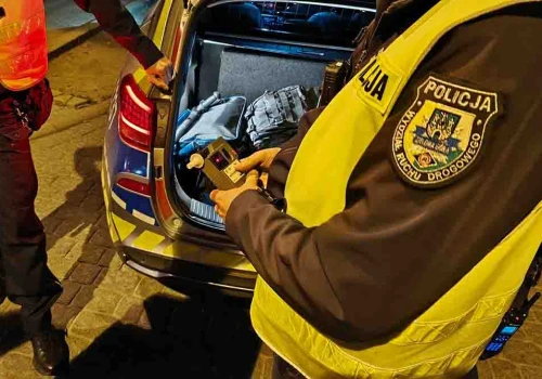 Zielona Góra. Pijany 17-latek na elektrycznej hulajnodze niemal potrącił policjantów
