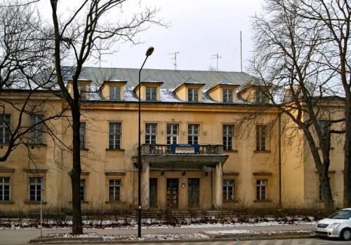 Dawna siedziba radia czeka na transformację w hotel. Zabytkowy pałac od lat niszczeje