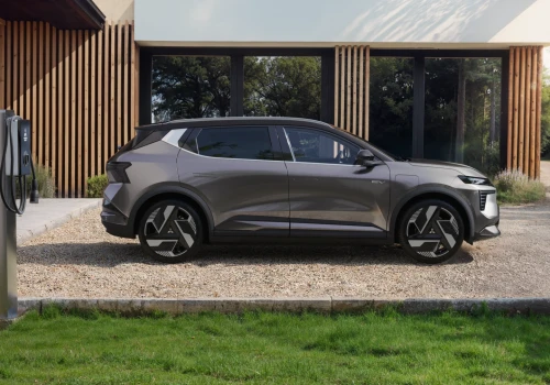Mitsubishi rozbudowuje ofertę elektrycznego Eclipse Crossa. Na baterii NMC do 650 kilometrów