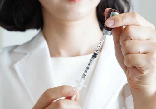 HPV odpowiada za około 6 tys. nowotworów rocznie w Polsce. Ekspertka mówi, kiedy najlepiej zaszczepić dziecko