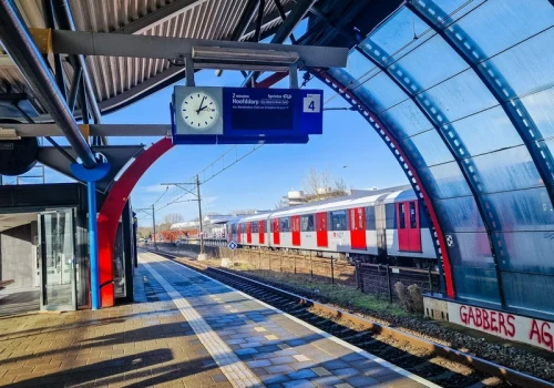 Zakłócony ruch pociągów w europejskim kraju. Podejrzane obiekty na torach