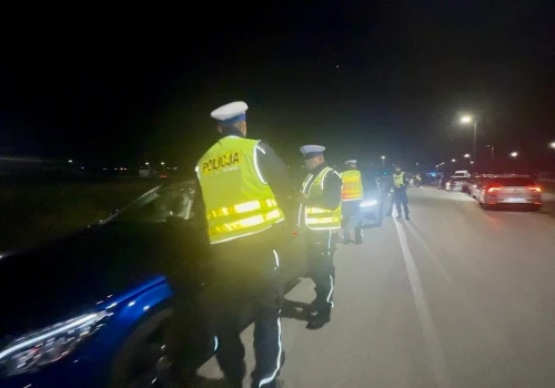 Ponad 150 tys. zł w mandatach podczas jednej akcji. Policja wkroczyła na nielegalne wyścigi