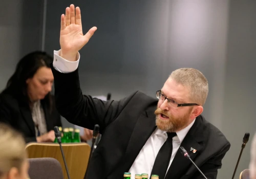 Parlament Europejski podjął decyzję ws. Grzegorza Brauna. Co z jego immunitetem?