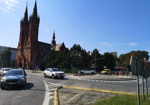 Przebudowa ronda przy świcie wciąż się nie rozpoczęła. Kiedy spodziewać się zmian w organizacji ruchu?