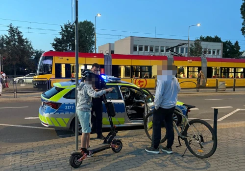 Policja ruszyła na kontrole hulajnóg. Posypały się mandaty i pouczenia. Kara dla jednego z rodziców to 5 tys. zł mandatu!