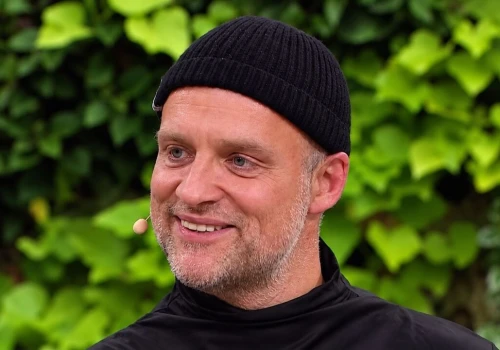 Wrócił po prawie 20 latach i jest faworytem „The Voice of Poland”. Jarek Weber wyjaśnił, dlaczego zniknął