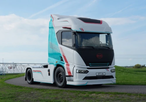 BYD ETT 44, nowa elektryczna ciężarówka (DMC = 44 t) z baterią 651 kWh i ładowaniem w 20 minut z mocą 1,5 MW