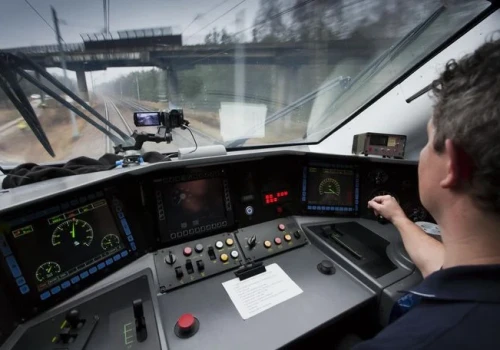Świat pędzi 350 km/h. Chiny mają już 46 tys. km szybkich torów, a Polska projektuje linię „Y” na tę samą prędkość