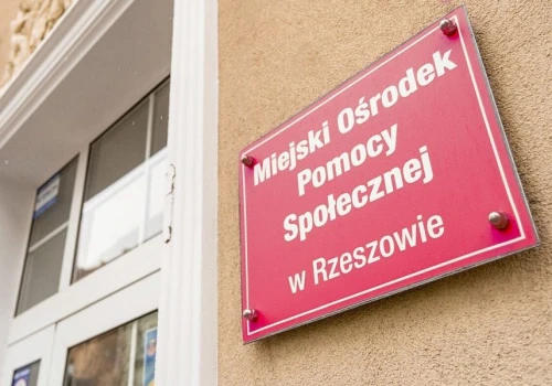 Praca w MOPS w Rzeszowie. Dwa stanowiska, pełny etat i umowa o pracę
