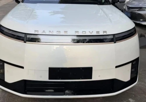 Chiński SUV został Range Roverem. Nawet plakietka się zgadza