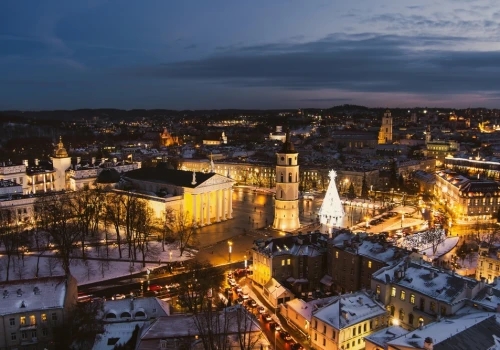 Poczuj świąteczną magię 🤩🎅 Wycieczka na jarmark do Wilna za 579 PLN 🎄 Loty i 3 noce w hotelu ibis ✈️✨