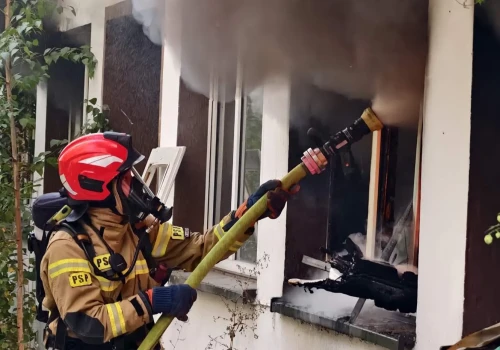 Trzeci pożar w kilkadziesiąt godzin. Tym razem ogień w budynku biurowym. Czy policja złapie podpalacza?