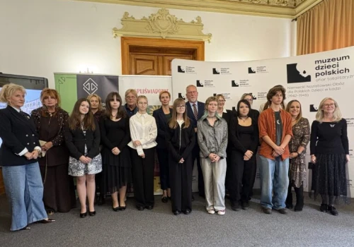 Historie nieodległe. „Ukrywaj się w promieniach”. Obóz dla dzieci polskich w książce i ilustracjach