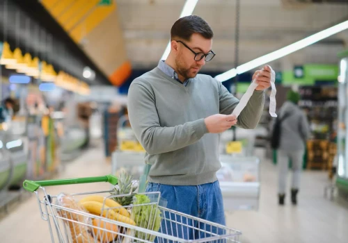 Auchan wciąż najtańsze, najdrożej w...dyskontach. Najnowsze wyniki koszyka ASM