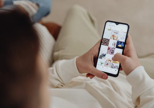 Każda dodatkowa godzina w social mediach: o 15 proc. większe prawdopodobieństwo depresji u nastolatków