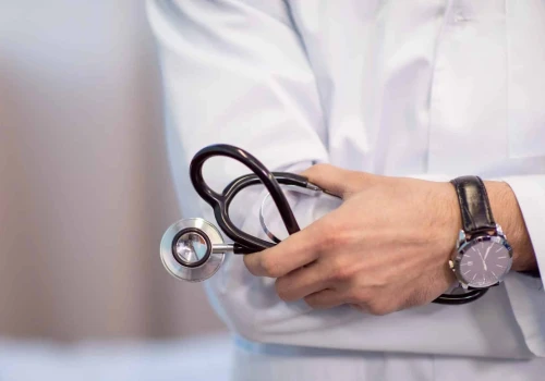 Milionowe zarobki i niezwykłe godziny pracy. Nowe informacje w sprawie lekarza z Braniewa