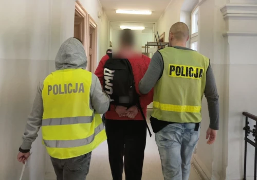 Ukradł alkohol i podał fałszywe dane. Policjanci odkryli, że jego karta pobytu wygasła 2 lata temu