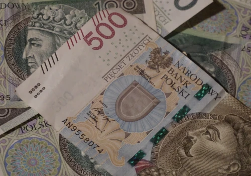 Zaliczki dopłat 2026 już na kontach. Kto dostanie 75%, kto 85% i dlaczego nie wszyscy od razu?