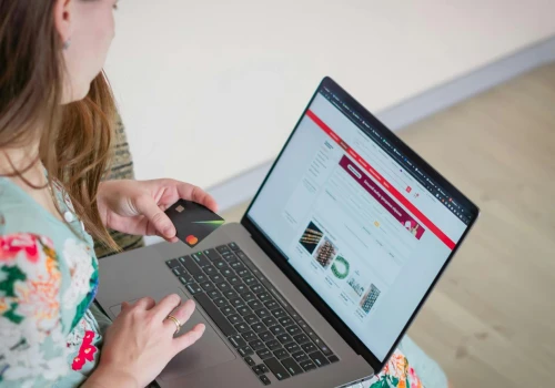 Sklepy czeka duża zmiana. Zwroty przez internet będą prostsze? Ma pojawić się specjalny przycisk