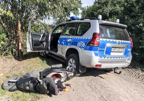 Wschowa. Szalona ucieczka „zakazowca” na skuterze. Na koniec przewrócił się