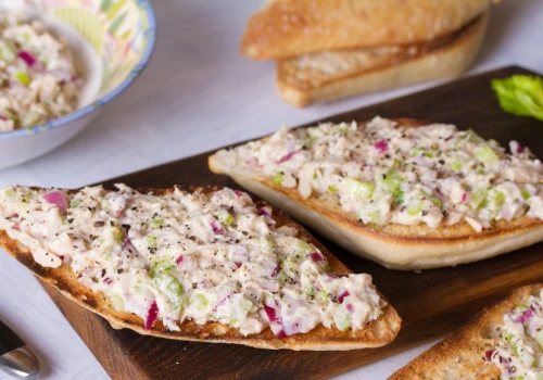 Mieszam kilka składników i pasta kanapkowa gotowa. Smakuje genialnie