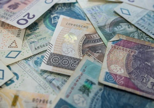 Tyle Meta zgarnia na fałszywych reklamach w Polsce. 9000 lat pracy, by ich dogonić