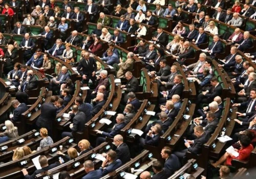 „Lex Smród” w Sejmie. Rząd miał walczyć z odorem, a chce go chronić
