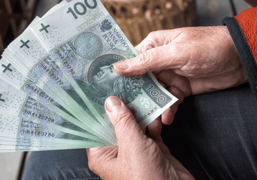 Bon senioralny 2026. Te osoby dostaną pomoc jako pierwsze