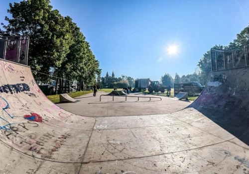 Ruszyła budowa nowego skateparku i placu zabaw