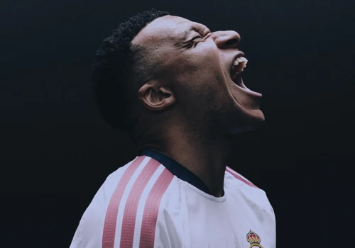 Znany piłkarz został zbanowany na Twitchu za… granie w EA Sports FC 27. Na streamie zawodnika doszło do kuriozalnej sytuacji