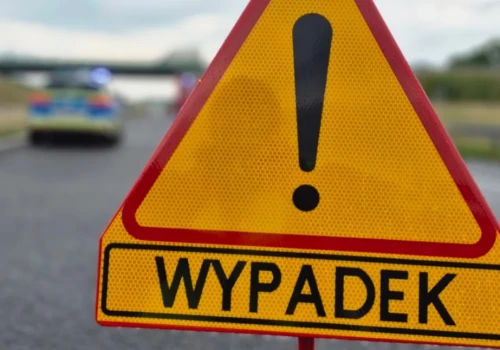Osobówka z ciężarówką. Zderzenie pojazdów na skrzyżowaniu przy Castoramie koło Ciechanowa