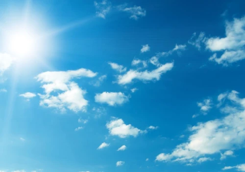 Nad Europą znikają chmury. Promieniowanie UV bije rekordy