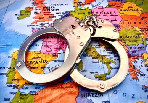 3 osoby poszukiwane przez Interpol w rękach służb. Seria zatrzymań na Lotnisku Chopina