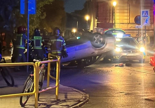 Z ostatniej chwili! Dachowanie auta w centrum Chełma