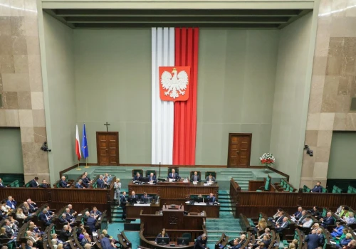 Najnowszy sondaż partyjny. Lider z przewagę pięciu punktów