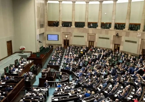 Koalicjanci Tuska toną, stabilne poparcie dla PiS. Jest nowy sondaż