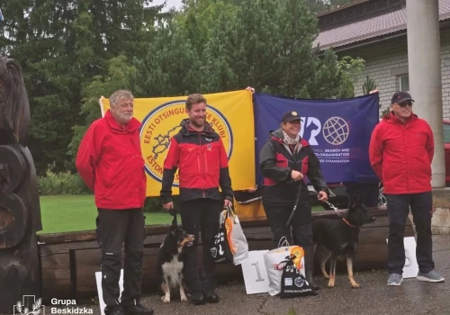 Sukces ratowników Grupy Beskidzkiej GOPR w Estonii. Pies Oslo i jego opiekun ze srebrem