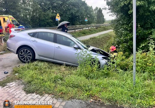 Zderzenie busa z osobówką na DK9 na Podkarpaciu. Dwie osoby trafiły do szpitala