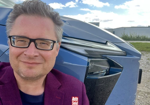 Tego Lexusa zamówiło w ciemno 700 Polaków. Już nim jeździłem i powiem im jedno