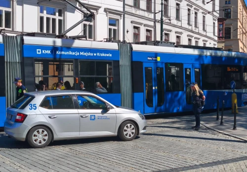 Straż miejska może dać 3000 zł mandatu pieszemu, rowerzyście i użytkownikowi hulajnogi. Kierowcy samochodu już nie