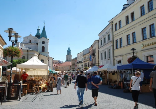 Polska gospodarka pędzi jak szalona, ale analitycy ostrzegają przed twardym lądowaniem