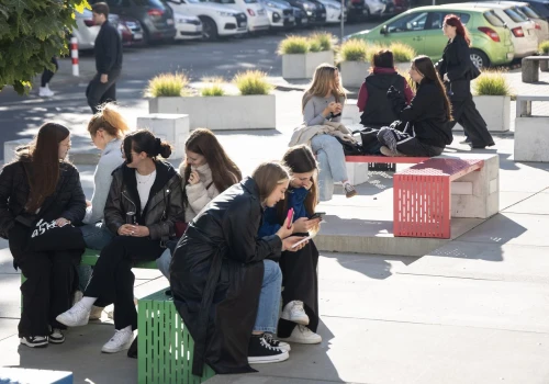 Koszty mieszkania drenują budżety studentów. Miesięczne wydatki na utrzymanie na studiach przekroczyły psychologiczną granicę