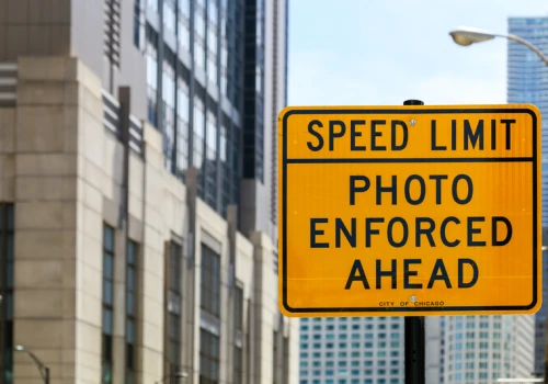 Co 48 sekund kierowca w Chicago dostaje mandat z fotoradaru za przekroczenie prędkości