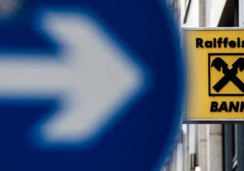 Wyprzedaż akcji Raiffeisena po zarzucie łamania ograniczeń nałożonych na handel z Rosją