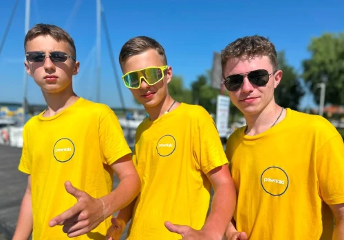 Pewniaki przygotowali nowy cover. Tym razem padło na biesiadę „Czerwone i bure”
