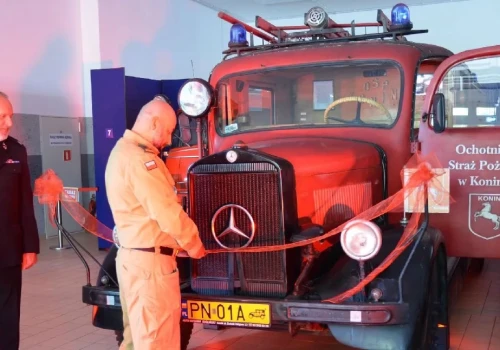 Zabytkowy Mercedes z Konina trafił do muzeum. Niezwykła historia wozu strażackiego z 1942 roku