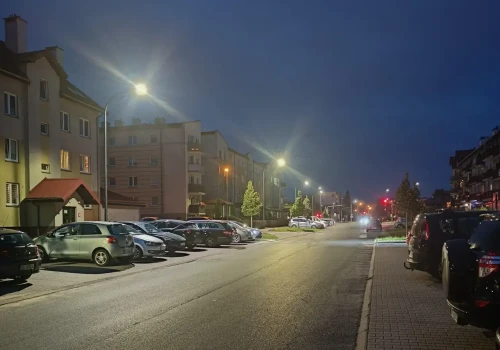 Jasno i bezpieczniej na Jarotach. Fragment ulicy Kanta zyskał nowe oświetlenie LED