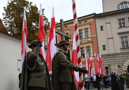 Kraków uczcił ofiary sowieckiej agresji na Polskę. Uroczystości pod Krzyżem Katyńskim