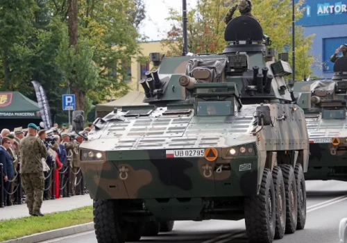 Tysiąc żołnierzy, ciężki sprzęt i wojskowa parada w Łomży. Powrót generała do korzeni